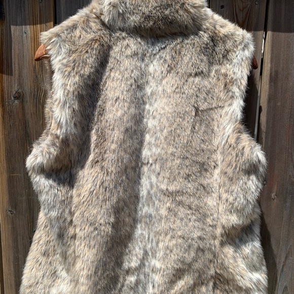 Faux fur vest - small - Picture 2 of 7